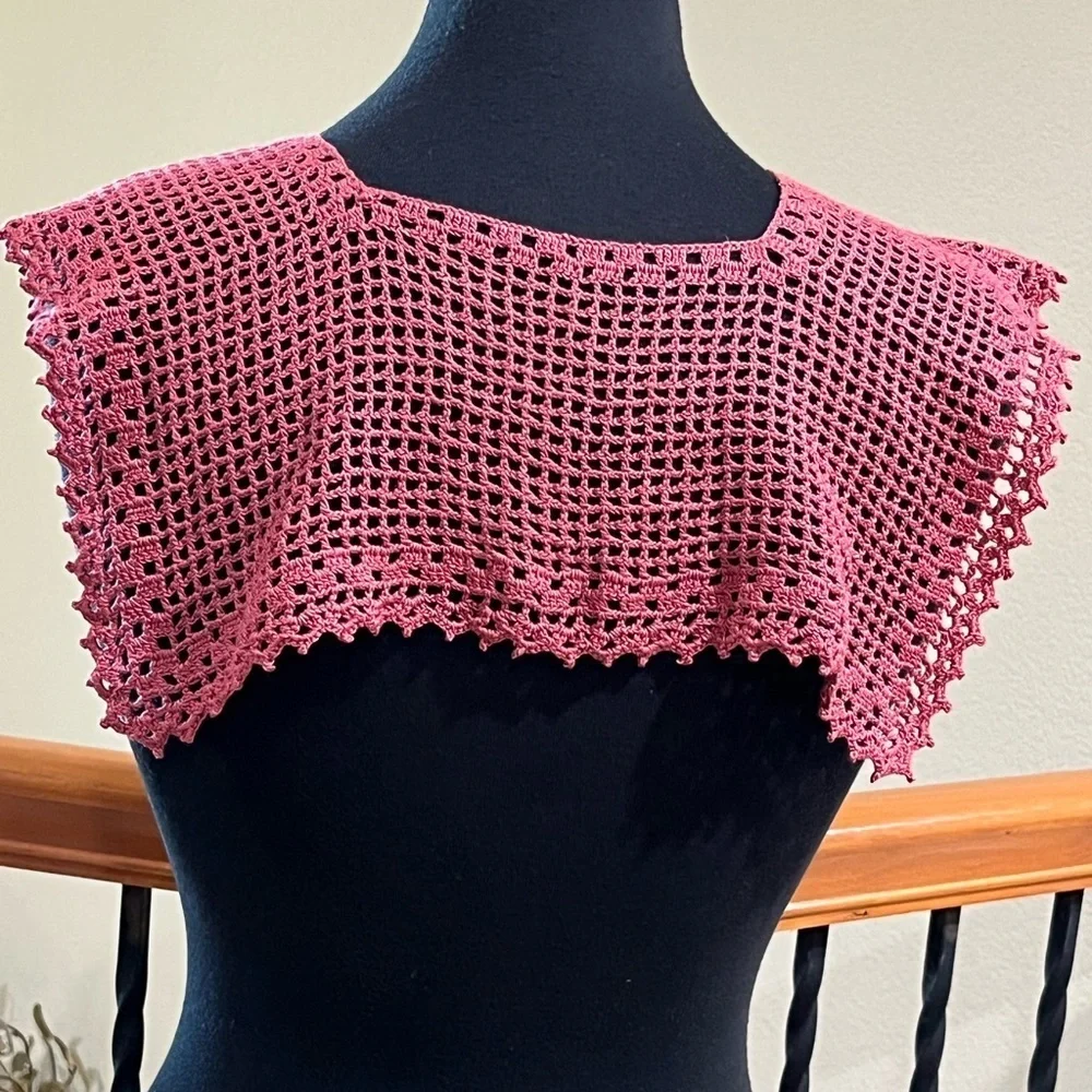 Chic  RICH Pink FLORAL DESIGN Crochet COLLAR HANDMADE SIZE 16x 19”